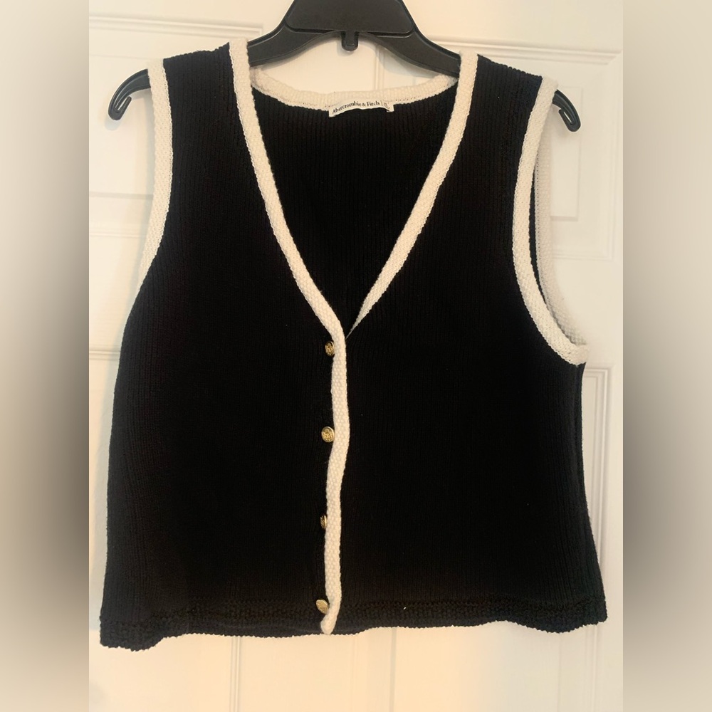 Abercrombie & Fitch Black and White V-Neck Sweater Vest